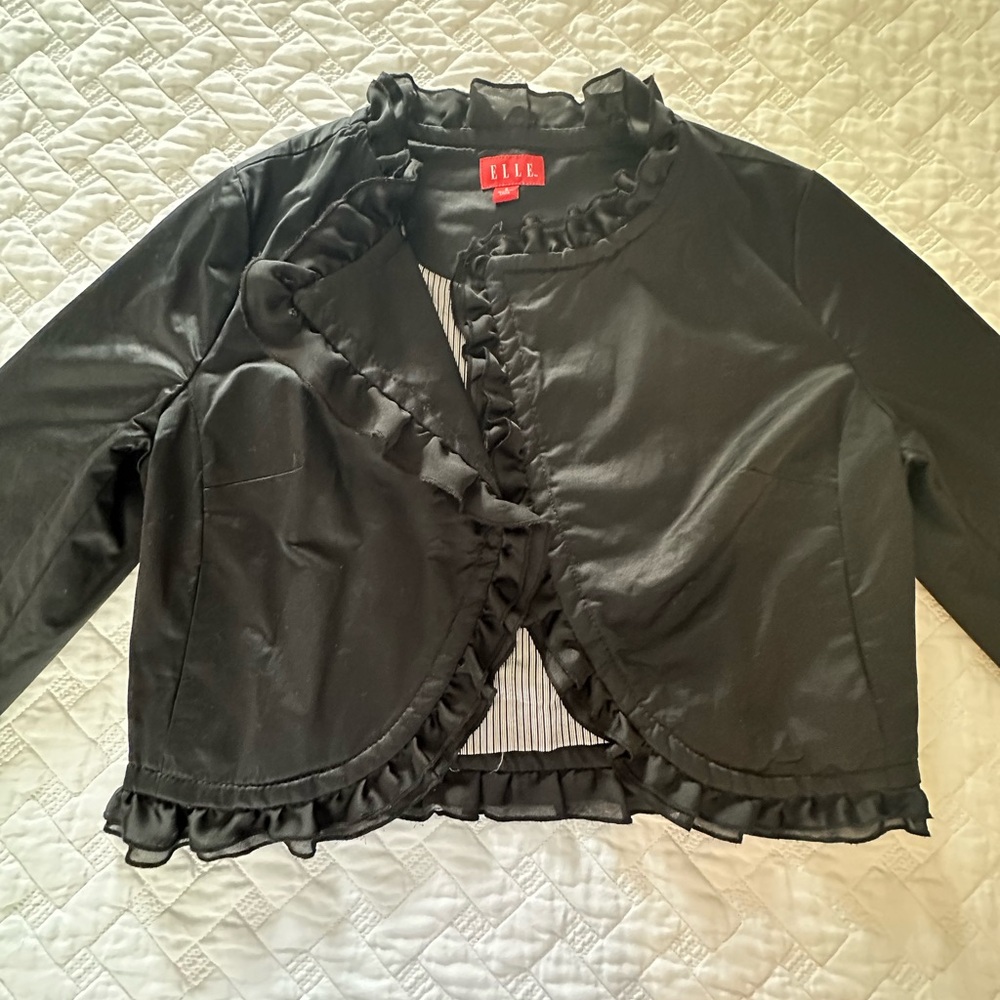 Elle Black Blazer with Elegant Design